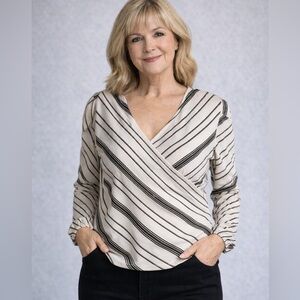 ✨NWT✨IRIS Black Striped Long Sleeve Wrap Front Crop Top, Size L